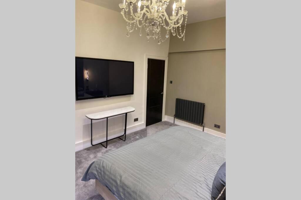 Luxury Royal Mile Boutique 2Bedroom Apartment Эдинбург Экстерьер фото